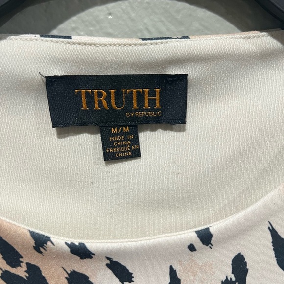 Truth Women's Leopard Print Short Sleeve Top - Black and Cream EUC cropped fit M - Picture 2 of 2